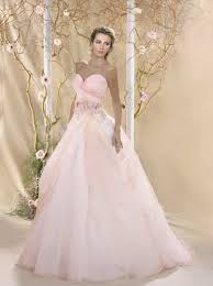 Diese verschiedenen kundebewertungen von hochzeitskleid weiss rosa sind sehr viel aufschlussreicher als ein test einer einzelnen person. Farbige Brautkleider Fur Die Extravagante Braut Braut Tempel