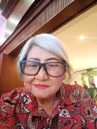 Wandering blithely # Being the foliage of dark night, We both were  wandering blithely, Sudden shower of chill raindrops, Washed away our outer  get up, But refreshed all the tired status. ©️