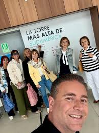 📍 Una vez al mes, intentamos con las alumnas y alumnos de las  @charlasdeactualidad realizar una actividad diferente. 🍽️ Este jueves  quisimos ir a almorzar al mirador más alto de Sudamérica, el @