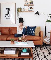 College students are usually on a budget, but there are ways to spruce up your place without getting stuck in a financial mess. 15 College Apartment Decorating Ideas You Need To Copy Society19