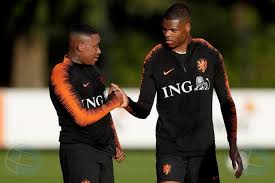 Geboren wurde er in rotterdam, mit 17 jahren spielte er zwei mal für die nationalmannschaft arubas. Noticiacla Futbolista Di Aruba Denzel Dumfries A Entrena Cu Ekipo Nacional Hulandes