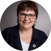 Laura Heras's Instagram, Twitter & Facebook