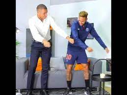 Neymar, alves y mbappé cantando y bailando en el cumpleaños de neymar neymar cumpleaños neymar birthday. Mbappe And Neymar Does Fortnite Dance In Real Life Youtube