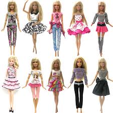 Dengan menggunakan baju yang memiliki desain yang menarik tentunya membuat kita menjadi semakin percaya diri. Nk 10 Buah Set Gaun Boneka Fashion Terbaru Pakaian Pesta Kasual Desain Terbaik Untuk Hadiah Aksesori Boneka Barbie Mainan Bayi Dz Dress For Barbie Dress For Barbie Dollfor Barbie Aliexpress