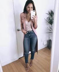 ¿tienes una chamarra de mezclilla que ya no sabes ni cómo combinar además de con jeans? Outfits De Invierno Para Mujeres Modernas