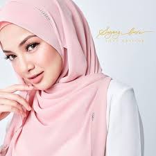 The store opened in 2014 and expanded to more than 100 sellers over four years. Neelofa Scarves Promotions