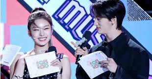 | see more about itzy, yeji and hwang yeji. Fancams Showing Hyunjin S Interaction With Yeji Prove He Is A Real Gentleman Kpopstarz