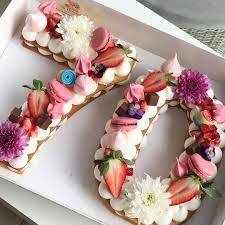 Adi Klinghofer Est La Reine Des Gateaux D Anniversaire Sur Instagram Gateau 40 Ans Gateau 70 Ans Gateau Anniversaire