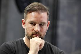 Christoph metzelder auf die frage, ob mats hummels der beste innenverteidiger der welt sei. Christoph Metzelder