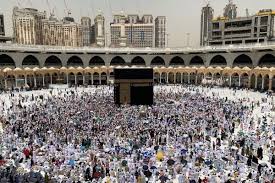 Di arafah, jemaah haji dari seluruh dunia menghabiskan waktu untuk bermunajat kepada allah. Hari Ini Jemaah Indonesia Mulai Persiapan Wukuf Di Arafah