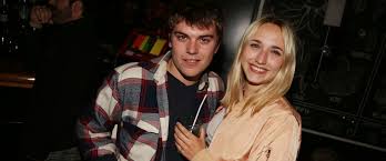 Chloé jouannet (chloe jouannet) is a french actress who is best known for avis de mistral (2014), riviera (2017) and lucky luke (2009). Chloe Jouannet La Fille D Alexandra Lamy Officialise Avec Son Cheri Acteur Gala