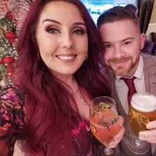 This is a long shot but is there any hairdresser that would he free  Saturday to do a curl and pin, I've been super busy and forgot to book  anything for an