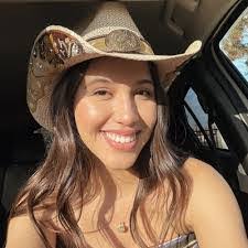 Clarissa Lockett's Instagram, Twitter & Facebook