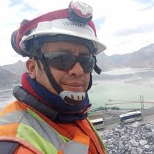 Con mucho orgullo puedo contarles que ayer oficialmente me converti en  Geóloga, con licenciatura en Geología👩🏼‍🎓 obteniendo nota 6,9 en mi  defensa de tesis. Y hoy es mi primer día con el