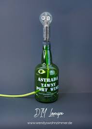 So Geht Das Lampe Aus Alten Flaschen Ganz Einfach Selber Machen Lampe Aus Flaschen Flaschenlampe Und Alte Flaschen