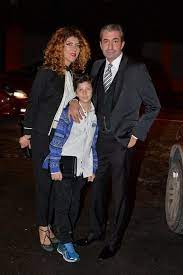 Erkan petekkaya is a popular turkish artist/band. Erkan Petekkaya And Didem Petekkaya Paramparca Tv Premiere December 01 2014 Famousfix