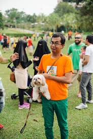 According to the organizer, syed azmi alhabshi, it was not meant to be as big as it was. Photos Over 800 Curious And Eager Muslims Turn Up To Fight Their Fear Of Dogs