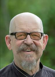 Former Snoqualmie mayor branches into knife making