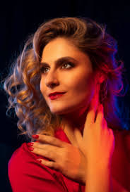 Diana Lamar, Soprano