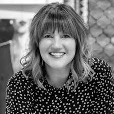 Laura Mutter's Instagram, Twitter & Facebook