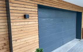Verkleidung Fur Ein Garagentor Mit Trespa Fassadenplatten Plattenzuschnitt24 De Blog Holzverkleidung Haus Fassade Haus Holzverkleidung Fassade