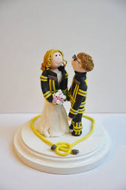 Tortenfigur Fur Hochzeitstorte Feuerwehrtortenfigur Hochzeit Hochzeitstortenfigur Hochzeitstorte Brautpaar Feuerwehr Torte Torten Figuren Hochzeitstorte