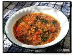 Full Vedge Recettes Vegetariennes Et Gourmandes Soupe Aux Lentilles Et Au Chou Kale Lentil Soup Vegetarian Recipes Lentil Soup Easy