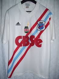 The football team currently plays in primera división, the top division. Arsenal De Sarandi Away Football Shirt 2001 2002