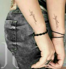 Tatuajes Para Parejas Tatuajes Para Parejas Frases Tatuajes Para Parejas En La Espalda Tatuaj Disenos De Tatuaje Para Parejas Tatuaje Novios Tatuaje Sisters