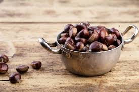 Le castagne bollite sono una buona base per la preparazione di altri squisiti piatti dolci e salati. Castagne Bollite Come Si Fanno La Cucina Italiana