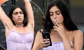 Here's how much madonna's daughter lourdes changed over the years. Madonna S Daughter Lourdes Leon Enjoys A Smoke Break While Out With Friends In New York City Daily Mail Online