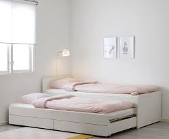 Tieni lenzuola e coperte a portata di mano, direttamente sotto il letto! Ikea Letti Singoli Una Proposta Versatile