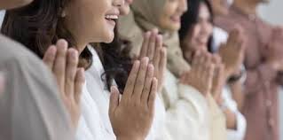 Aug 26, 2011 · lebaran identik dengan tradisi sungkem. Tradisi Sungkem Menurut Pandangan Islam Saat Lebaran