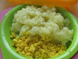 .leur ketchup pour bébé (dès 12 mois, uniquement si bébé mange des morceaux) et parmesan avec leur ketchup pour bébé (dès 12 mois) est désormais terminée, et bébé va pouvoir se régaler ! Petit Pot Pomme De Terre Jaune D Oeuf A Partir De 10 Mois Petitpotbebe Mes Recettes De Petits Pots Pour Bebe Et Enfants Maison Avec Ou Sans Babycook Ou Nutribaby