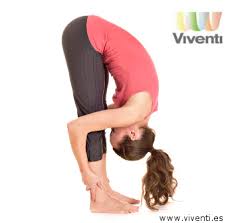 Te Presentamos La Postura Uttanasana Beneficios Calma La Mente Alivia Dolor De Estomago Y Ovarios Alivia G How To Do Yoga Yoga For Beginners Yoga Poses