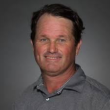 002 Stuart Dean portrait 821x821.jpg