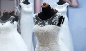 It generally offers one type of food (a kind of bread with cheese and tomato sauce) which you then choose what ingredients to add on top of it. How Long Before Your Wedding Should You Buy Your Wedding Dress Yeah Weddings