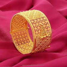 Big Gold Bangle From Manubhai Jewellers South India Jewels Gold Bangles Design Gold Bangles Bangle Designs