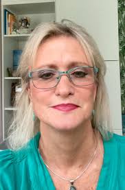 Donna Henn's Instagram, Twitter & Facebook