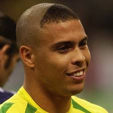 Ronaldo ), справжнє ім'я роналдо луїс назаріу ді ліма, порт. Ronaldo Izvinilsya Pered Materyami Za Strizhku Pered Chm 2002 Chempionat