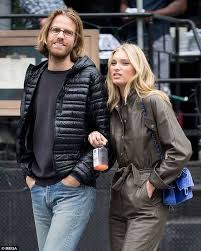 Tom daly's gorgeous girlfriend was born elsa anna sofie hosk on november 7, 1988. Elsa Hosk Locks Lips With Boyfriend Tom Daly While Enjoying Day Out Elsa Hosk Style Elsa Hosk Brown Outfit