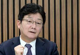 윤석열 전 검찰총장과 유승민 전 의원의 토론에선 윤 . ìœ ìŠ¹ë¯¼ ë°•ê·¼í˜œ ì‚¬ë©´ ë¬¸ ëŒ€í†µë ¹ì´ ì•ˆ í•˜ë©´ ë‚´ ìž„ê¸° ì´ˆì— í•  ê²ƒ ì„œìš¸ì‹ ë¬¸