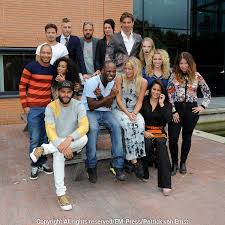 Kluijver is nu ongeveer op de helft van haar zwangerschap, maar heeft nog steeds een bescheiden buikje. Perspresentatie Cast Expeditie Robinson 2013 Em Press