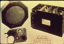 Yela dalam kereta peneman kita radiolah sebab kat situ boleh dengar macam macam ulasan dari dj radio yang bersiaran time tu. Sistem Audio Dalam Kereta Bagaimana Ia Bermula Kar Hifi