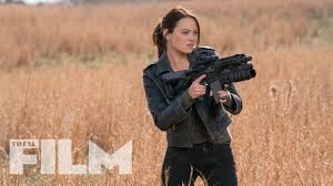 Zombieland double tap kiss scene (emma stone and jesse eisenberg). Emma Stone Jesse Eisenberg And Woody Harrelson Make Sure To Double Tap In These Exclusive Zombieland 2 Images Gamesradar