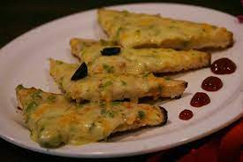 Your Growling Stomach Baking Edition Cafe Is Open For You Till 1 Am That Offers Wraps Burger And Pizza To Cheese Chilly Toast Late Night Munchies Food Feast