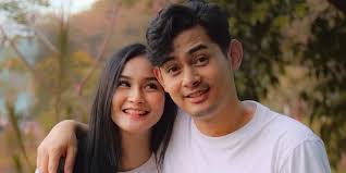 Grace jung, si bungsu keluarga jung yang harus menyembunyikan hubungannya dengan sang pacar dari sang kakak, jung jaehyun. Putus Dari Dinda Kirana Jadi Ini Pacar Baru Miqdad Addausy Kurio