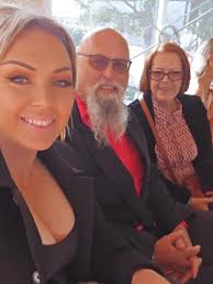 🥳 WEDDING TIME 🥳 Congrats to my cousin Matt and Hannah Schubert!!!!! Look  at the hot dates beside me! Dad and Bron looking schmicko!!! Bx❤️