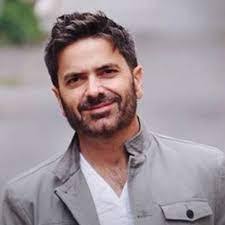 Just watched episode 7. Laughed like a drain! All is forgiven. Carry on,  new cast! 😍