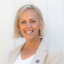 Kelly Boros's Instagram, Twitter & Facebook